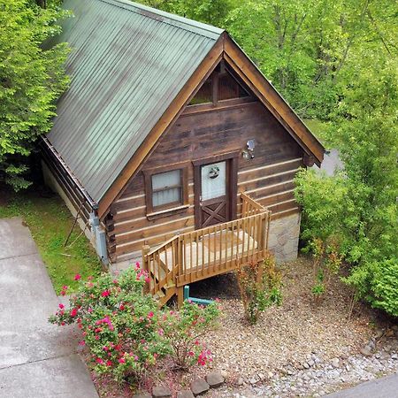 Cozy Cabin! Hot Tub, King Bed, Fireplace, & Pool Gatlinburg Eksteriør billede