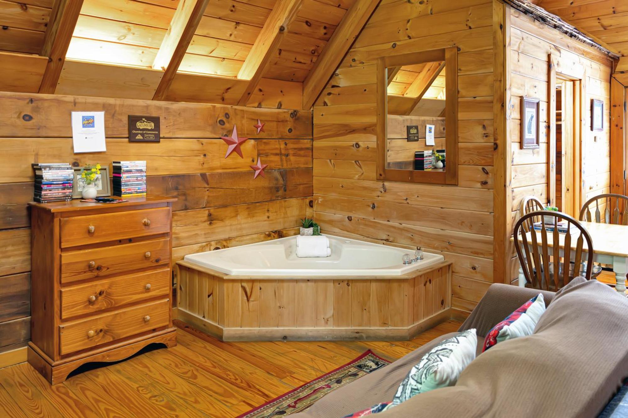Cozy Cabin! Hot Tub, King Bed, Fireplace, & Pool Gatlinburg Eksteriør billede