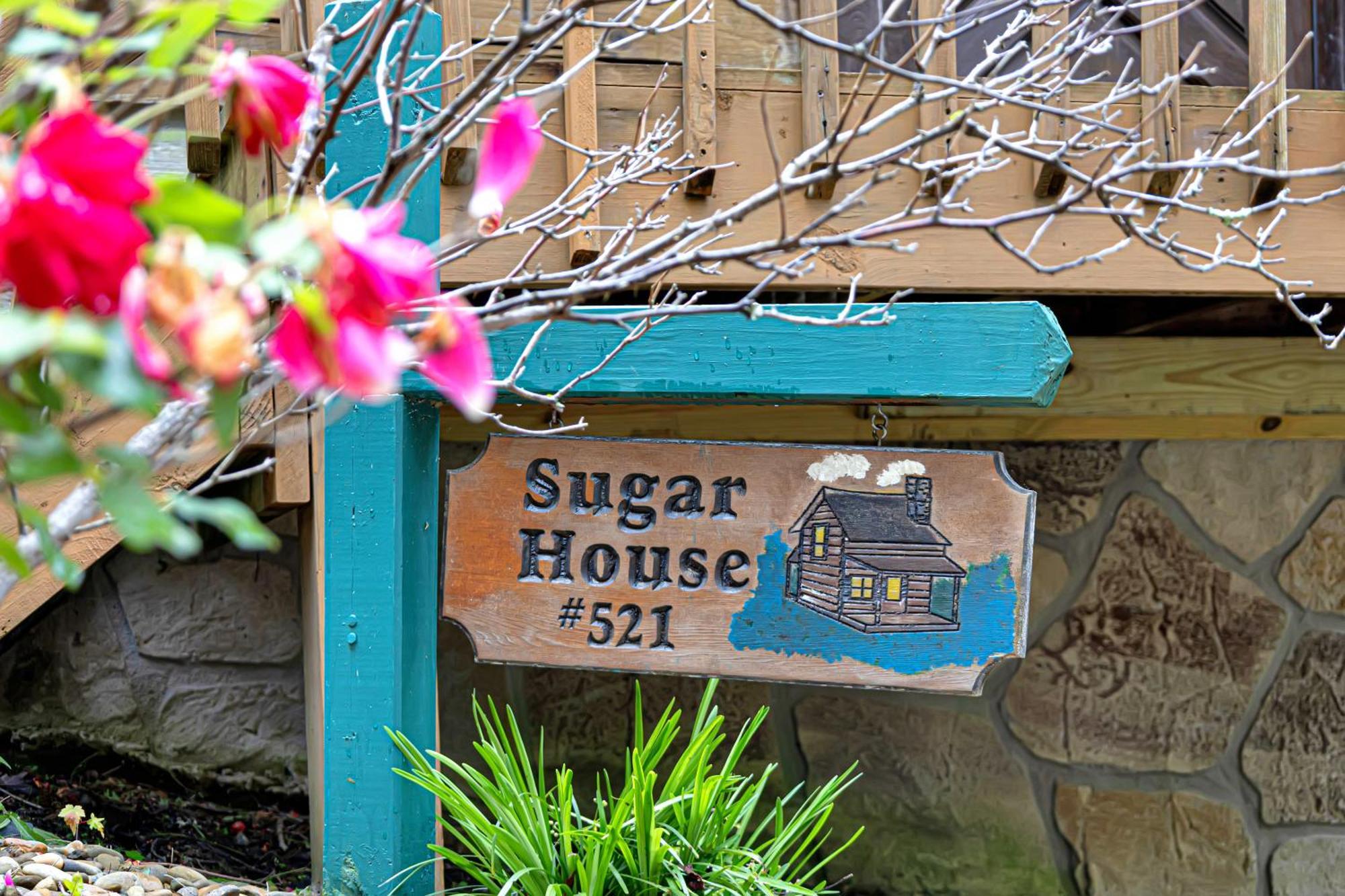 Cozy Cabin! Hot Tub, King Bed, Fireplace, & Pool Gatlinburg Eksteriør billede